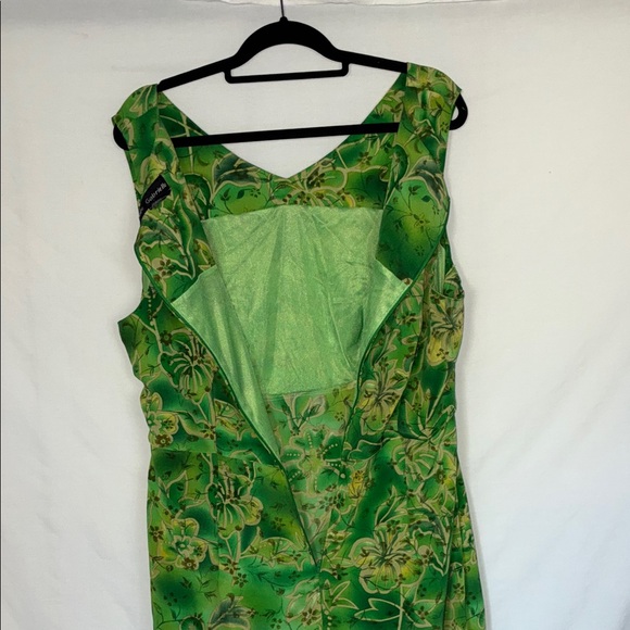 Elegant Green Floral Maxi Dress - Picture 5 of 6